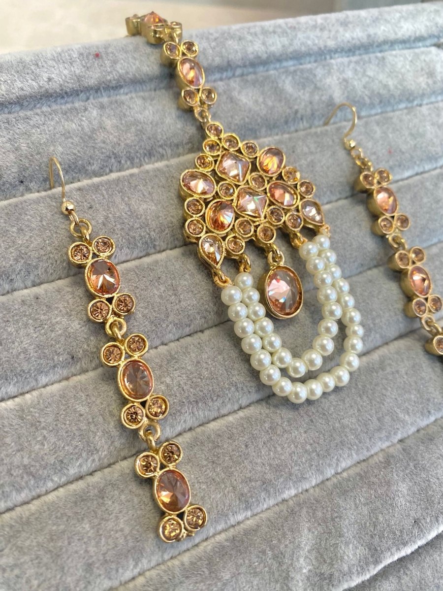 Antique Gold Earring and Tikka set - SOKORA JEWELSAntique Gold Earring and Tikka set