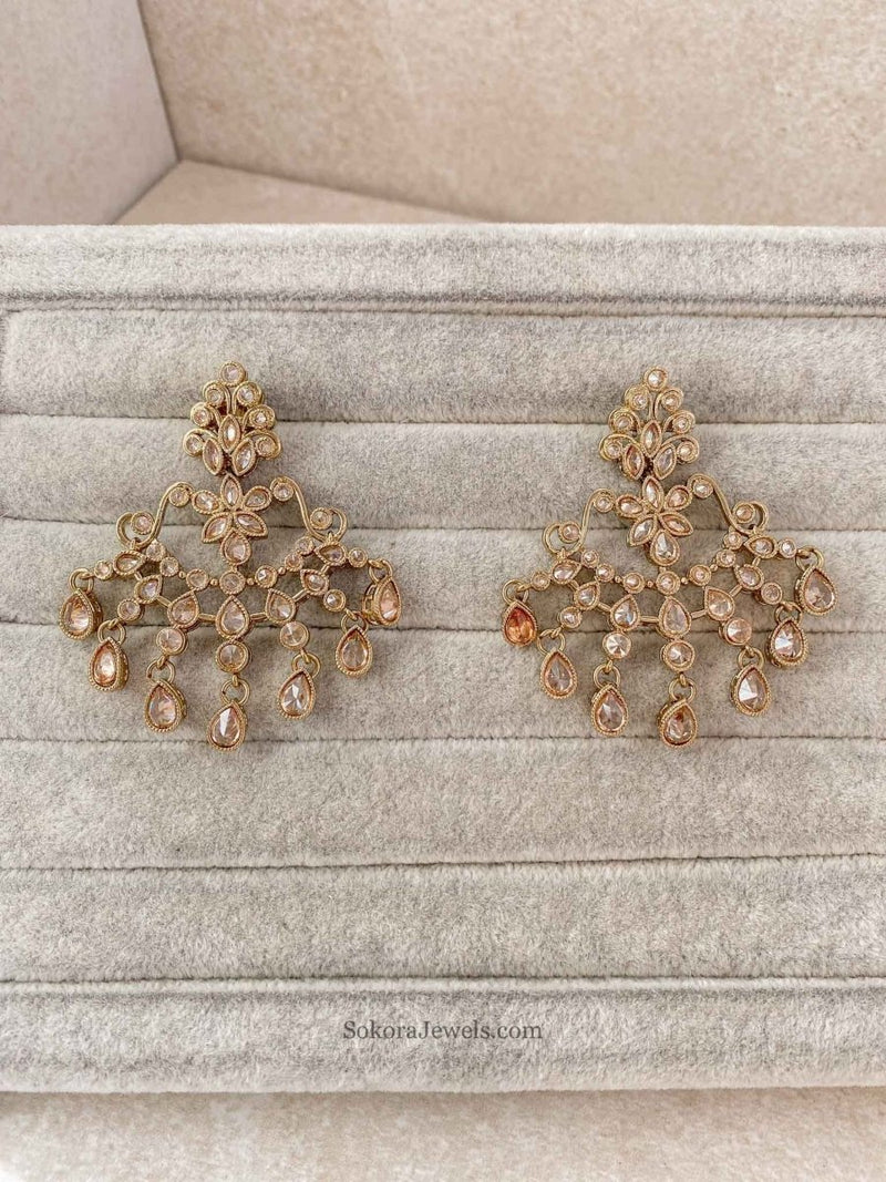 Antique Gold Earring & Tikka Set - SOKORA JEWELSAntique Gold Earring & Tikka Set