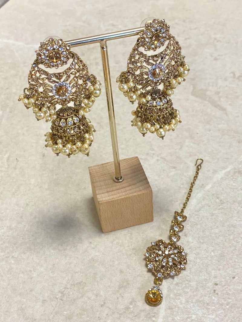 Antique Gold Jhumka Earring & Tikka Set - Gold/Clear - SOKORA JEWELSAntique Gold Jhumka Earring & Tikka Set - Gold/Clear