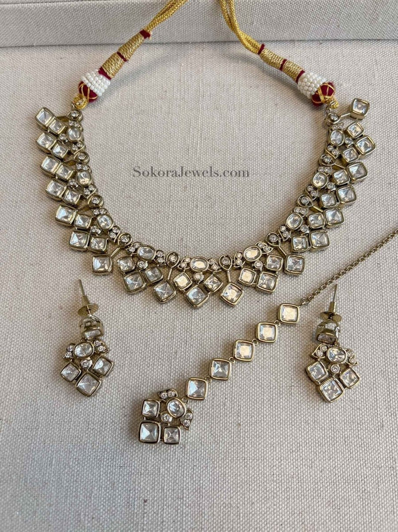 Antique Gold & Kundan Necklace set - SOKORA JEWELSAntique Gold & Kundan Necklace setNECKLACE SETS