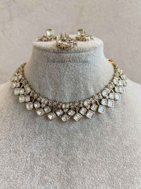 Antique Gold & Kundan Necklace set - SOKORA JEWELSAntique Gold & Kundan Necklace setNECKLACE SETS