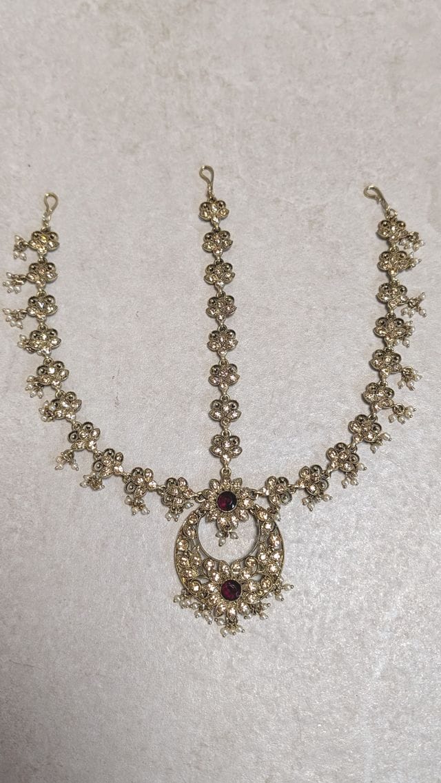 Antique Gold Mathapatti - Maroon - SOKORA JEWELSAntique Gold Mathapatti - Maroon