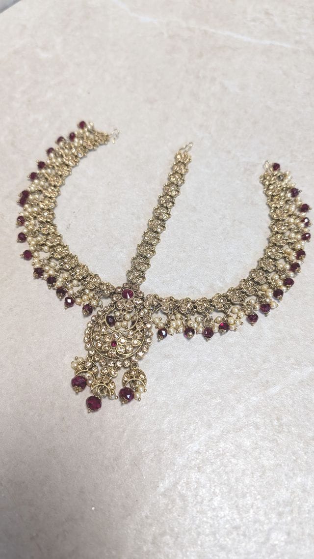 Antique Gold Mathapatti - Maroon - SOKORA JEWELSAntique Gold Mathapatti - Maroon