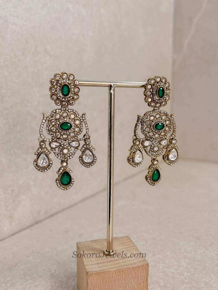 Antique Gold-Tone Kundan Necklace set - SOKORA JEWELSAntique Gold-Tone Kundan Necklace setNECKLACE SETS