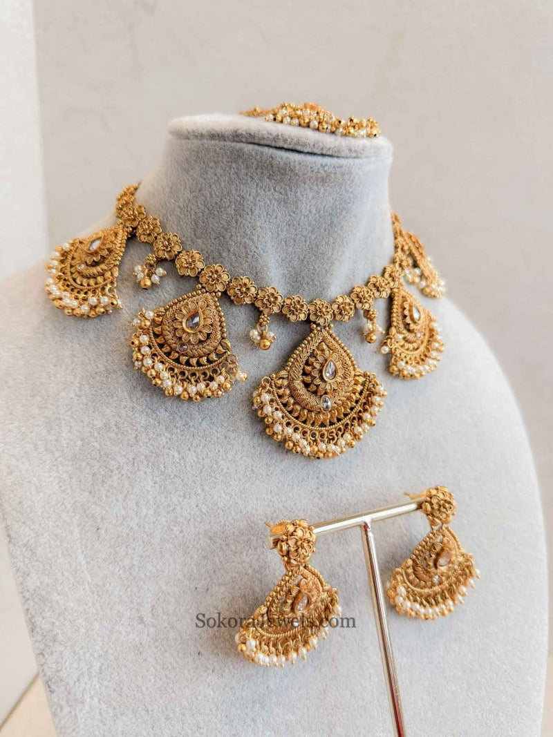 Chitra Large Pearl & Gold set - SOKORA JEWELSChitra Large Pearl & Gold setNECKLACE SETS