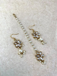 Dainty Clear Earring and Tikka Set - Clear/Pearl - SOKORA JEWELSDainty Clear Earring and Tikka Set - Clear/Pearl
