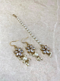 Dainty Clear Earring and Tikka Set - Clear/Pearl - SOKORA JEWELSDainty Clear Earring and Tikka Set - Clear/Pearl