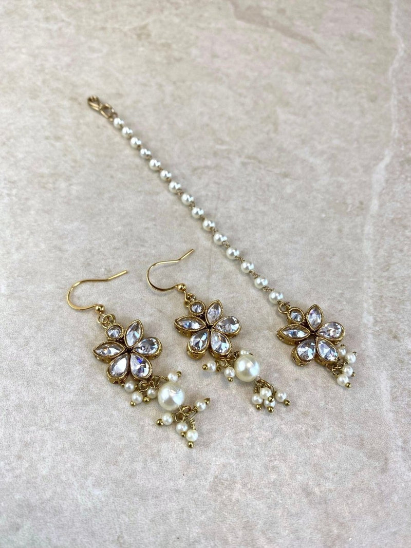 Dainty Clear Earring and Tikka Set - Clear/Pearl - SOKORA JEWELSDainty Clear Earring and Tikka Set - Clear/Pearl