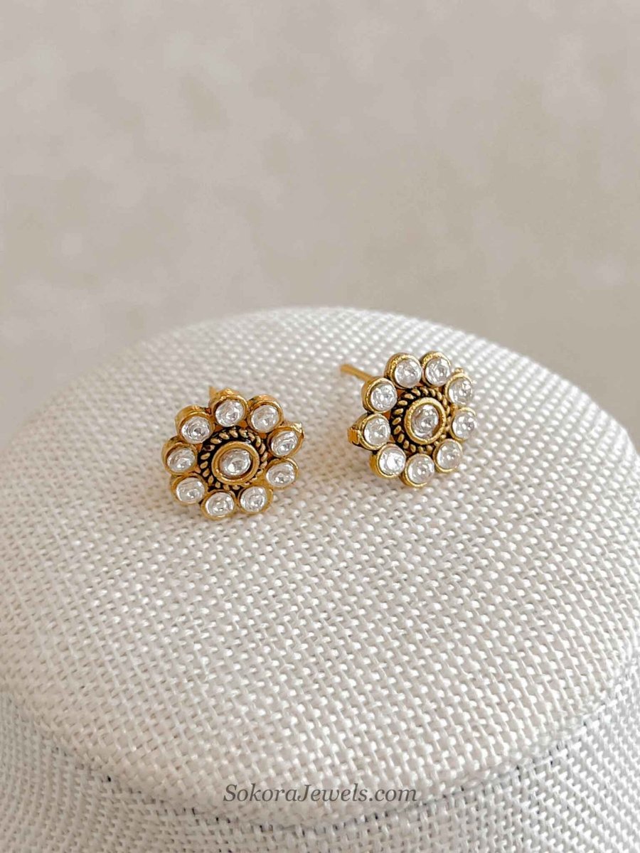 Dainty Daisy Flower Set - SOKORA JEWELSDainty Daisy Flower Set