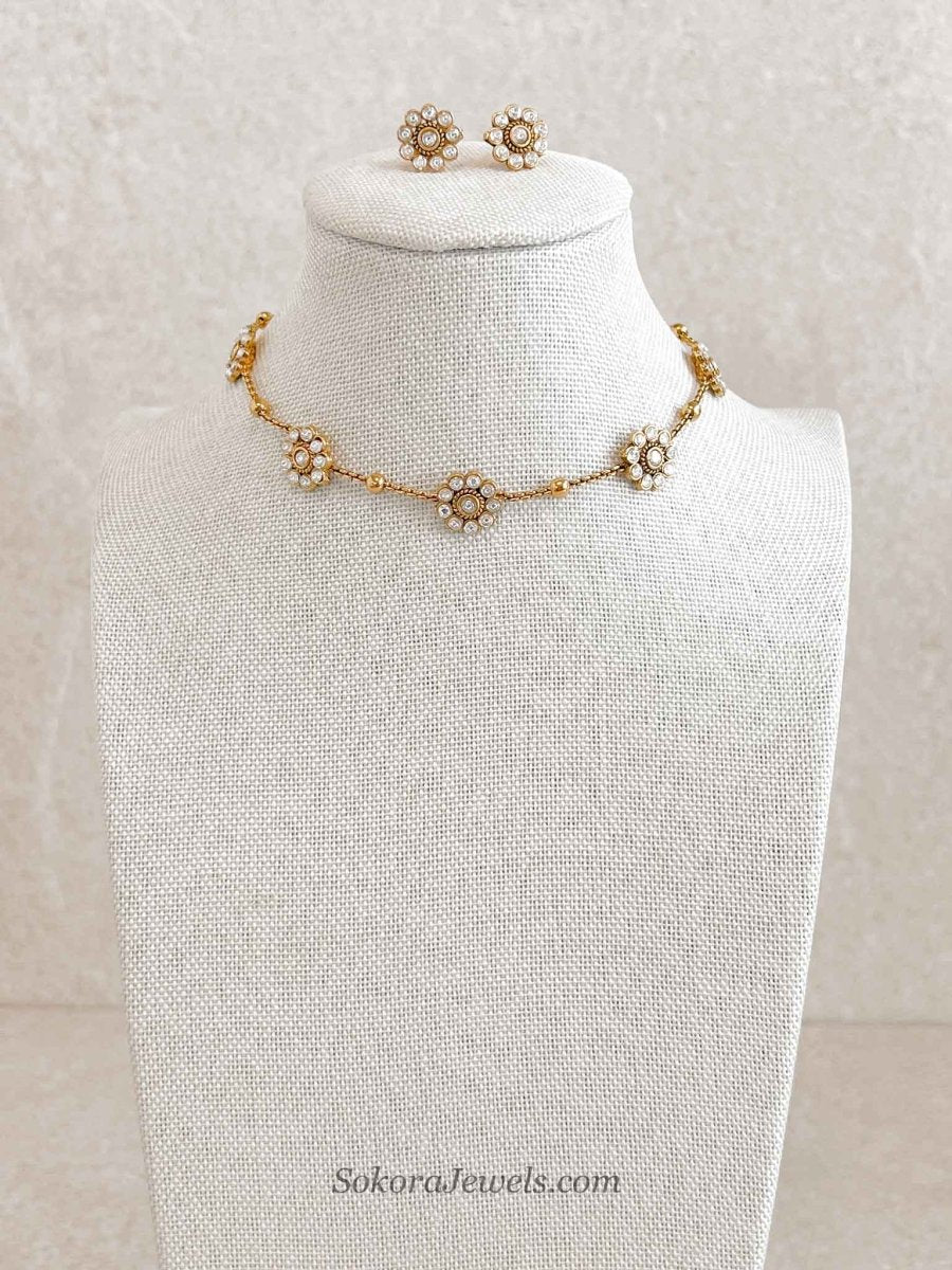 Dainty Daisy Flower Set - SOKORA JEWELSDainty Daisy Flower Set