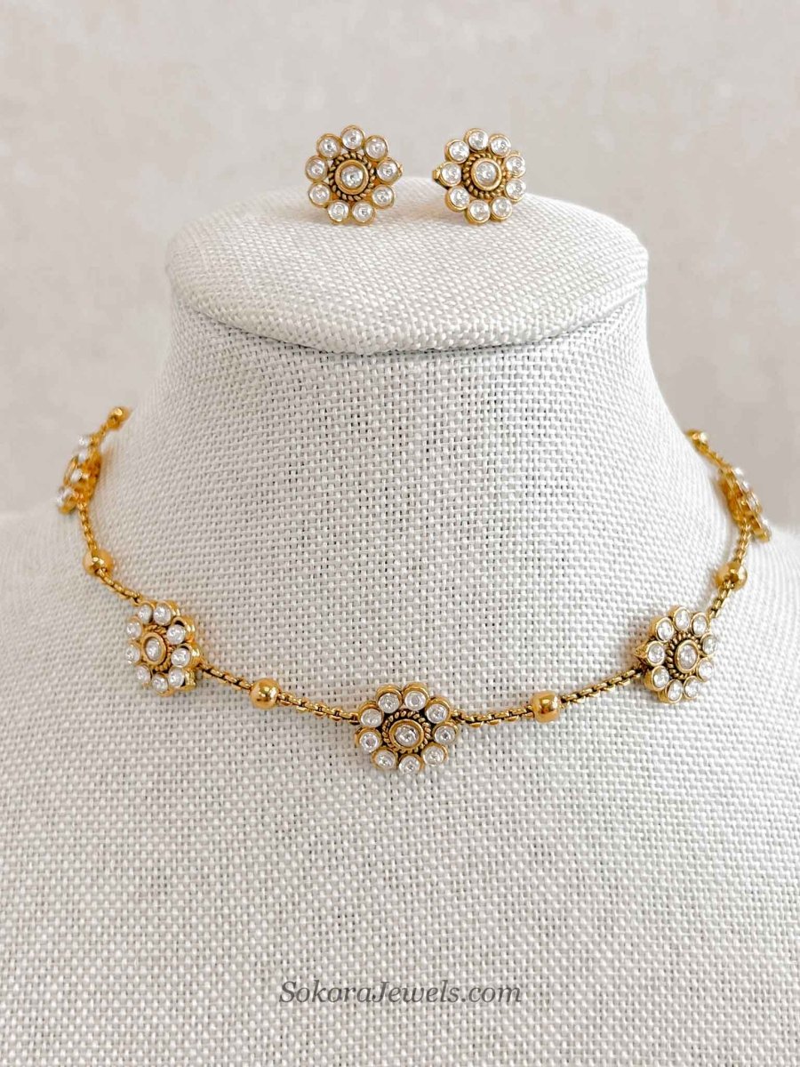 Dainty Daisy Flower Set - SOKORA JEWELSDainty Daisy Flower Set