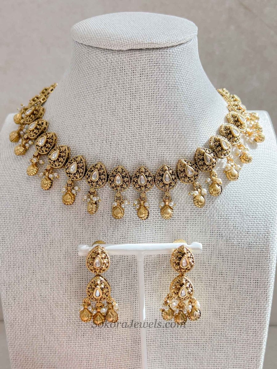 Dainty Kundan Drop Necklace & Earring Set - SOKORA JEWELSDainty Kundan Drop Necklace & Earring Set