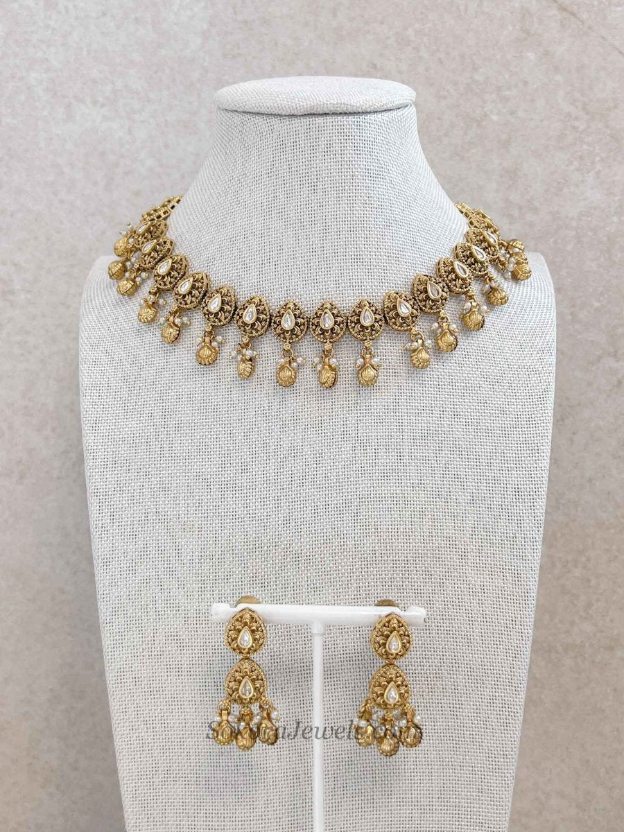 Dainty Kundan Drop Necklace & Earring Set - SOKORA JEWELSDainty Kundan Drop Necklace & Earring Set