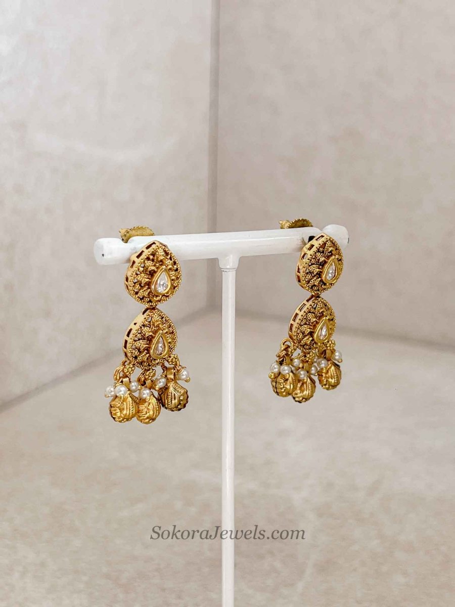 Dainty Kundan Drop Necklace & Earring Set - SOKORA JEWELSDainty Kundan Drop Necklace & Earring Set