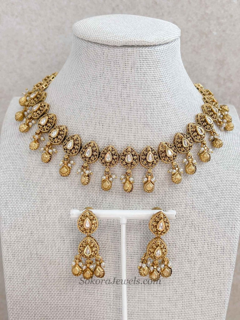 Dainty Kundan Drop Necklace & Earring Set - SOKORA JEWELSDainty Kundan Drop Necklace & Earring Set