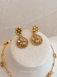 Dainty Kundan Elephant Motif Set - SOKORA JEWELSDainty Kundan Elephant Motif Set