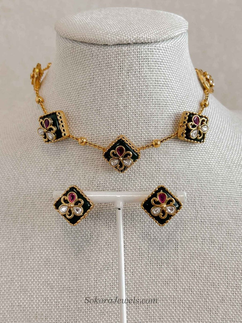 Dainty Kundan Green Motif Set - SOKORA JEWELSDainty Kundan Green Motif Set