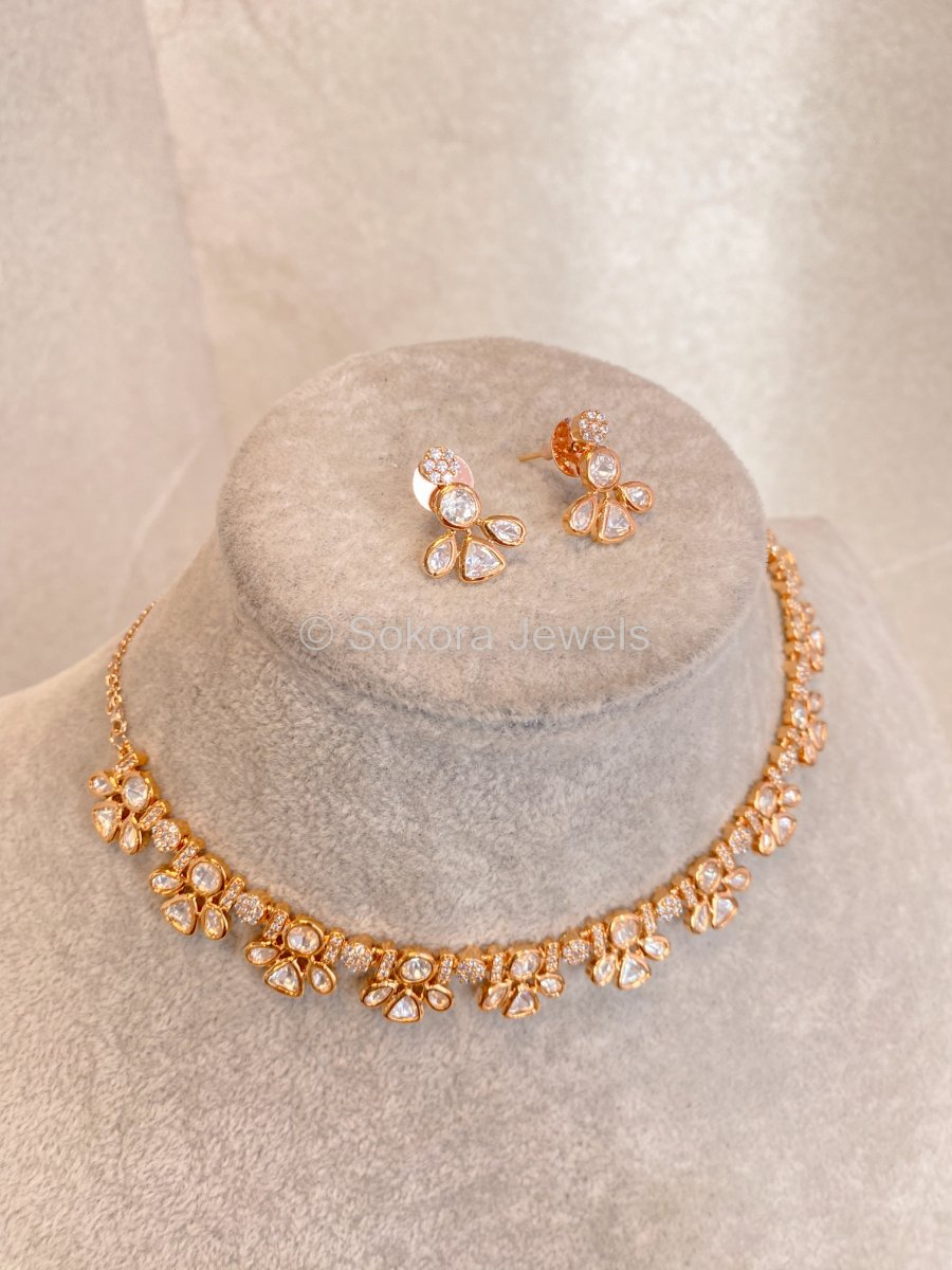 Dainty Kundan Set - SOKORA JEWELSDainty Kundan SetNECKLACE SETS