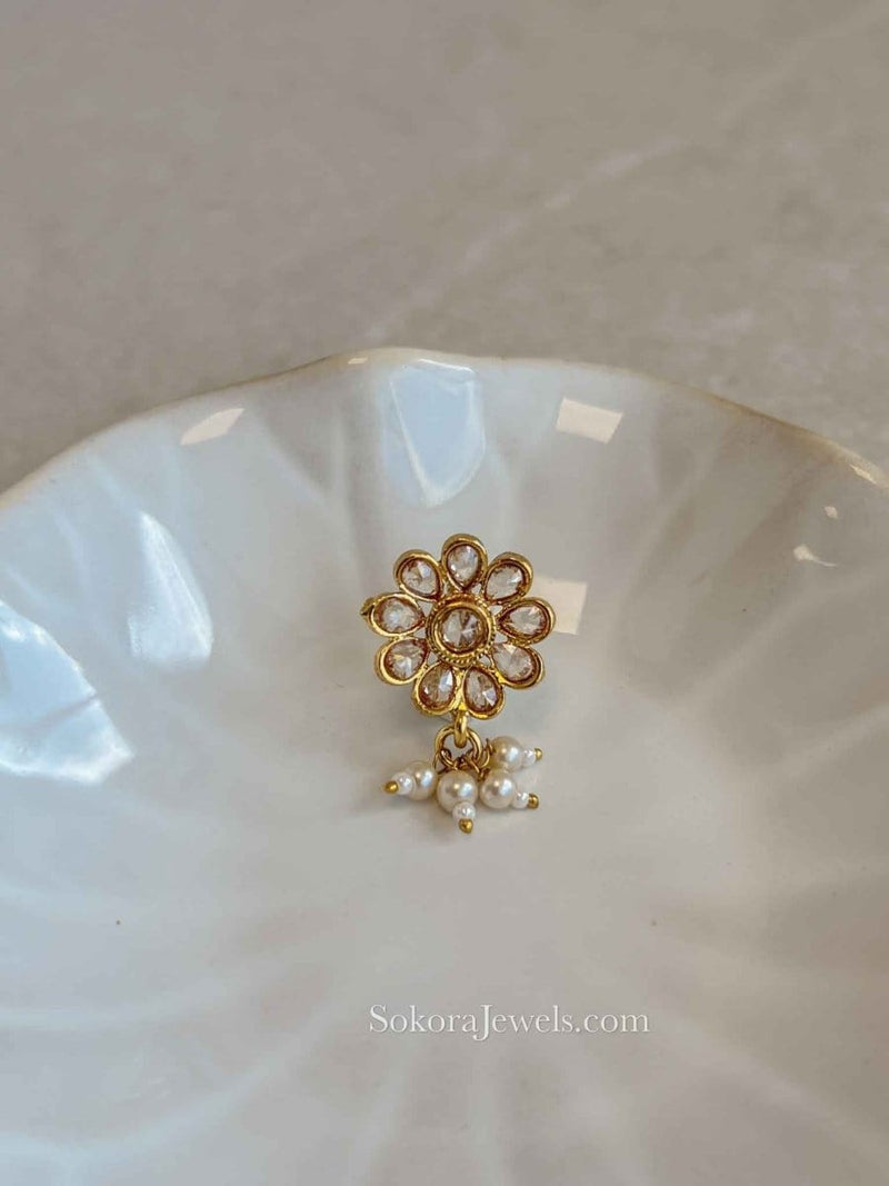 Daisy Flower Gold Nose ring - Slide type - SOKORA JEWELSDaisy Flower Gold Nose ring - Slide type