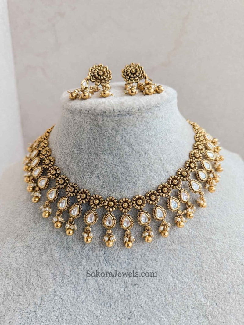 Daisy Flower Kundan set - SOKORA JEWELSDaisy Flower Kundan set