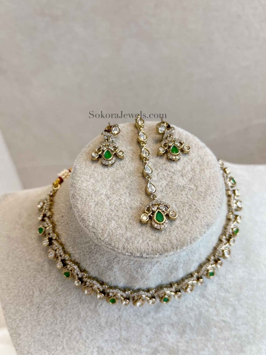 Delicate Kundan set - SOKORA JEWELSDelicate Kundan set