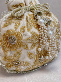 Floral Beaded Detail Velvet Bag - SOKORA JEWELSFloral Beaded Detail Velvet Bag