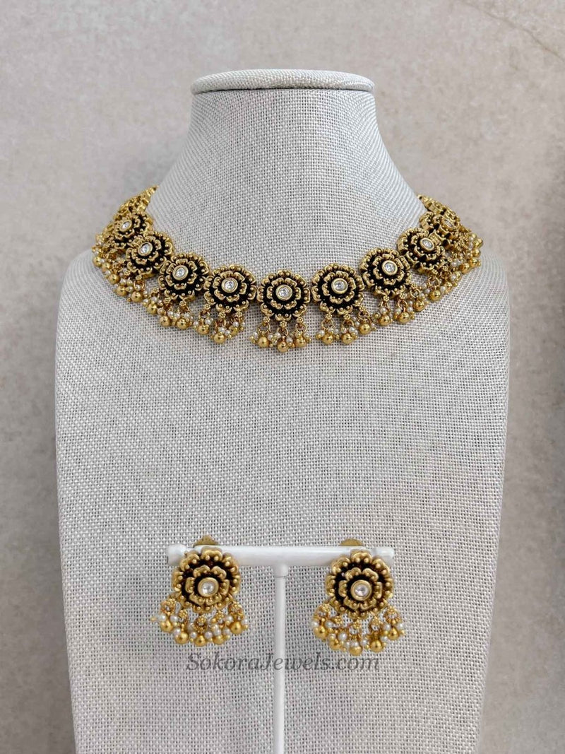 Floral Kundan Necklace & Earring Set - SOKORA JEWELSFloral Kundan Necklace & Earring Set