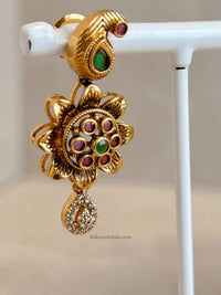 Flower Pendant Mala Set with Ruby and Green Stones - SOKORA JEWELSFlower Pendant Mala Set with Ruby and Green Stones