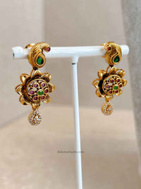 Flower Pendant Mala Set with Ruby and Green Stones - SOKORA JEWELSFlower Pendant Mala Set with Ruby and Green Stones