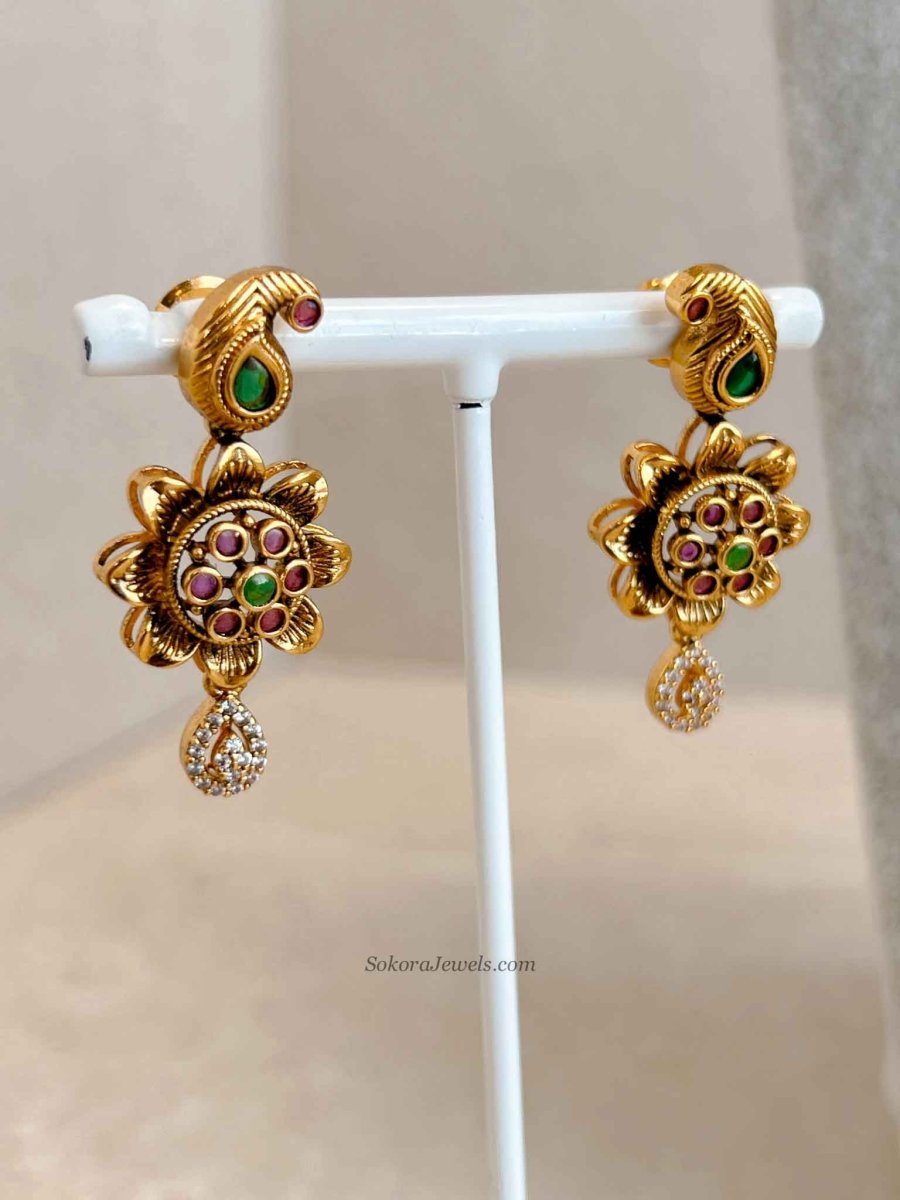 Flower Pendant Mala Set with Ruby and Green Stones - SOKORA JEWELSFlower Pendant Mala Set with Ruby and Green Stones