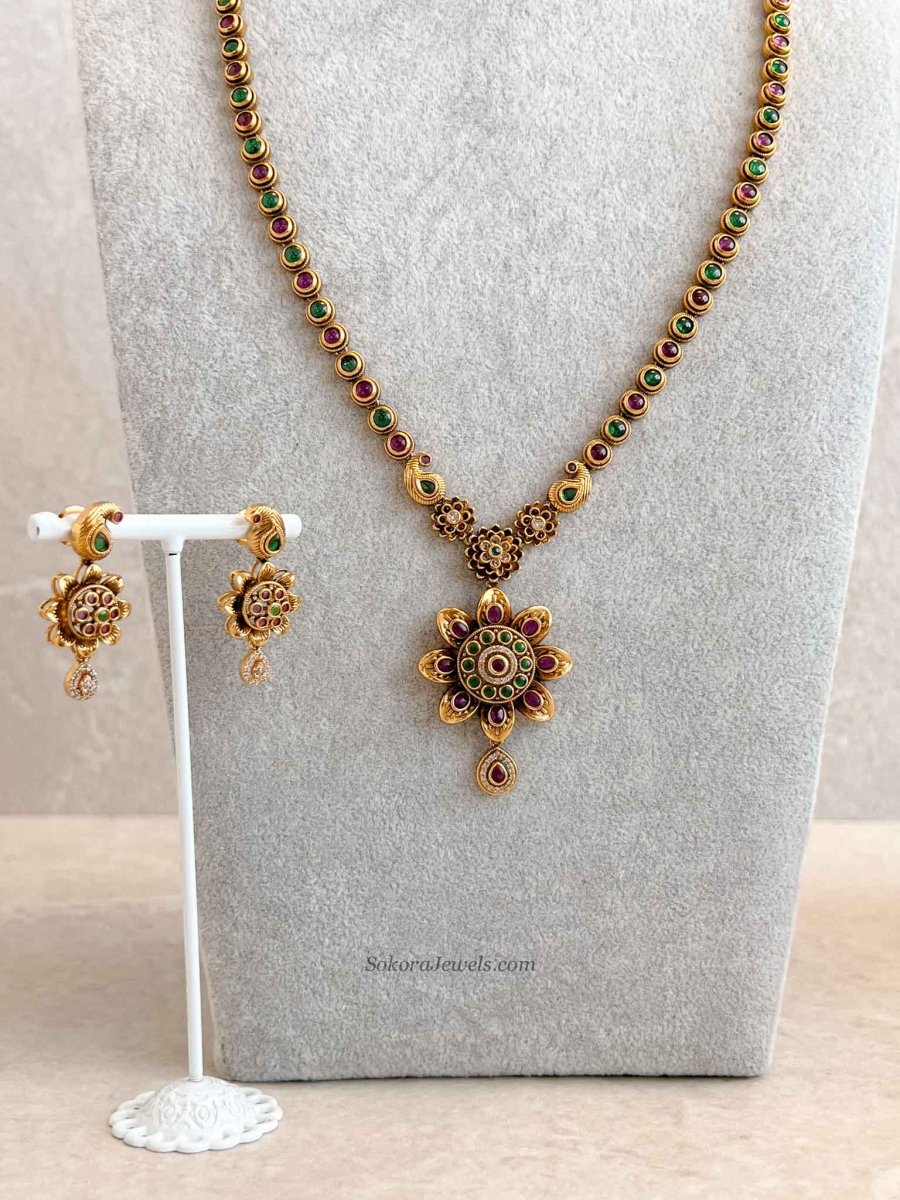 Flower Pendant Mala Set with Ruby and Green Stones - SOKORA JEWELSFlower Pendant Mala Set with Ruby and Green Stones