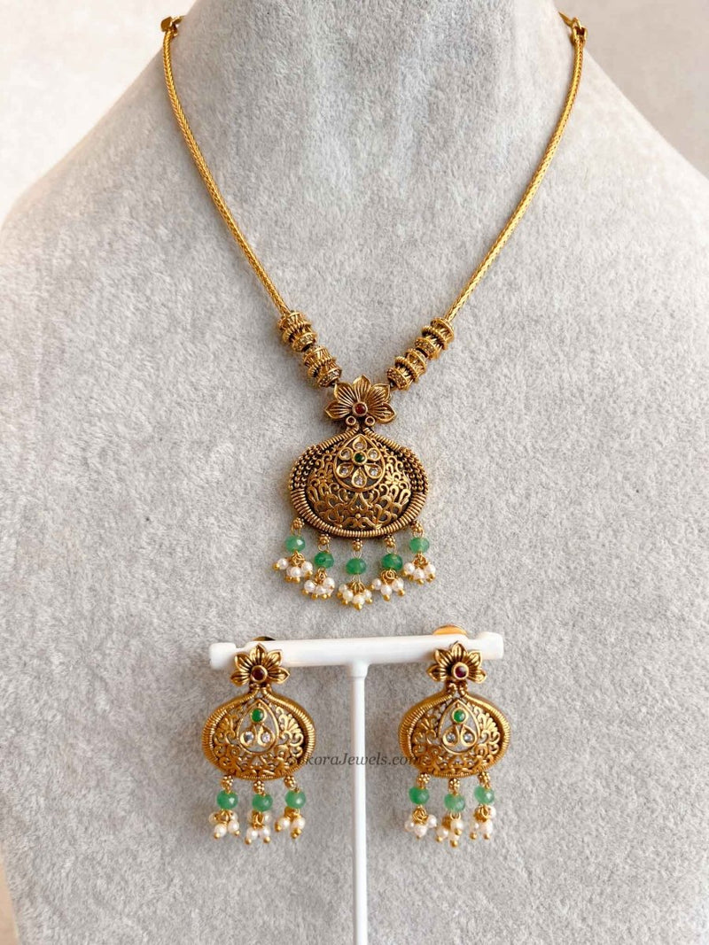 Green Heritage Simple Pendant Necklace Set - SOKORA JEWELSGreen Heritage Simple Pendant Necklace SetNECKLACE SETS
