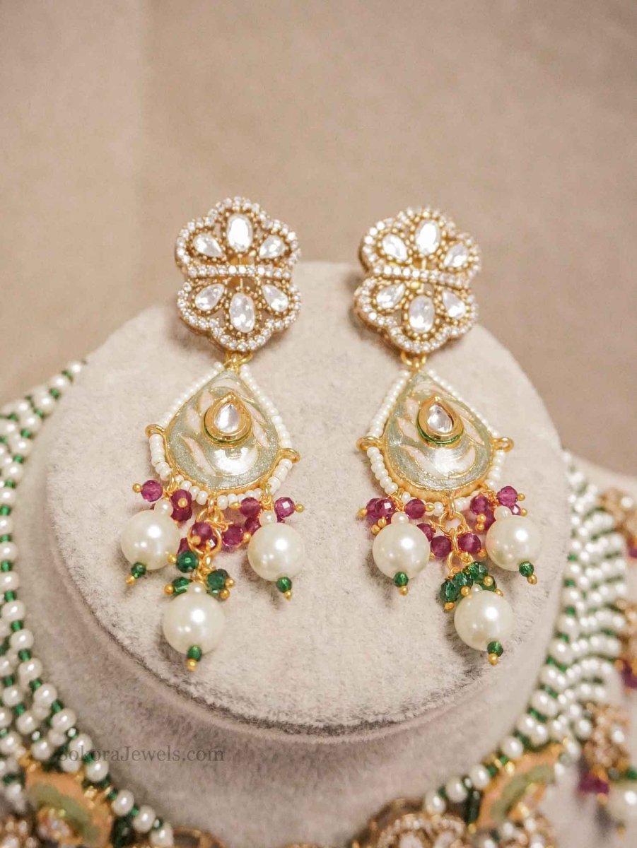 Heritage Statement Victorical Style Kundan Choker Set - SOKORA JEWELSHeritage Statement Victorical Style Kundan Choker Set