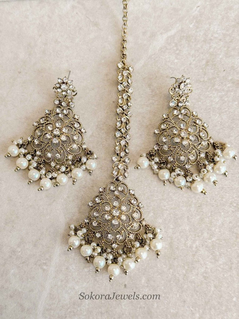 Jeevan Pearl Earrings & Tikka Set - SOKORA JEWELSJeevan Pearl Earrings & Tikka Set