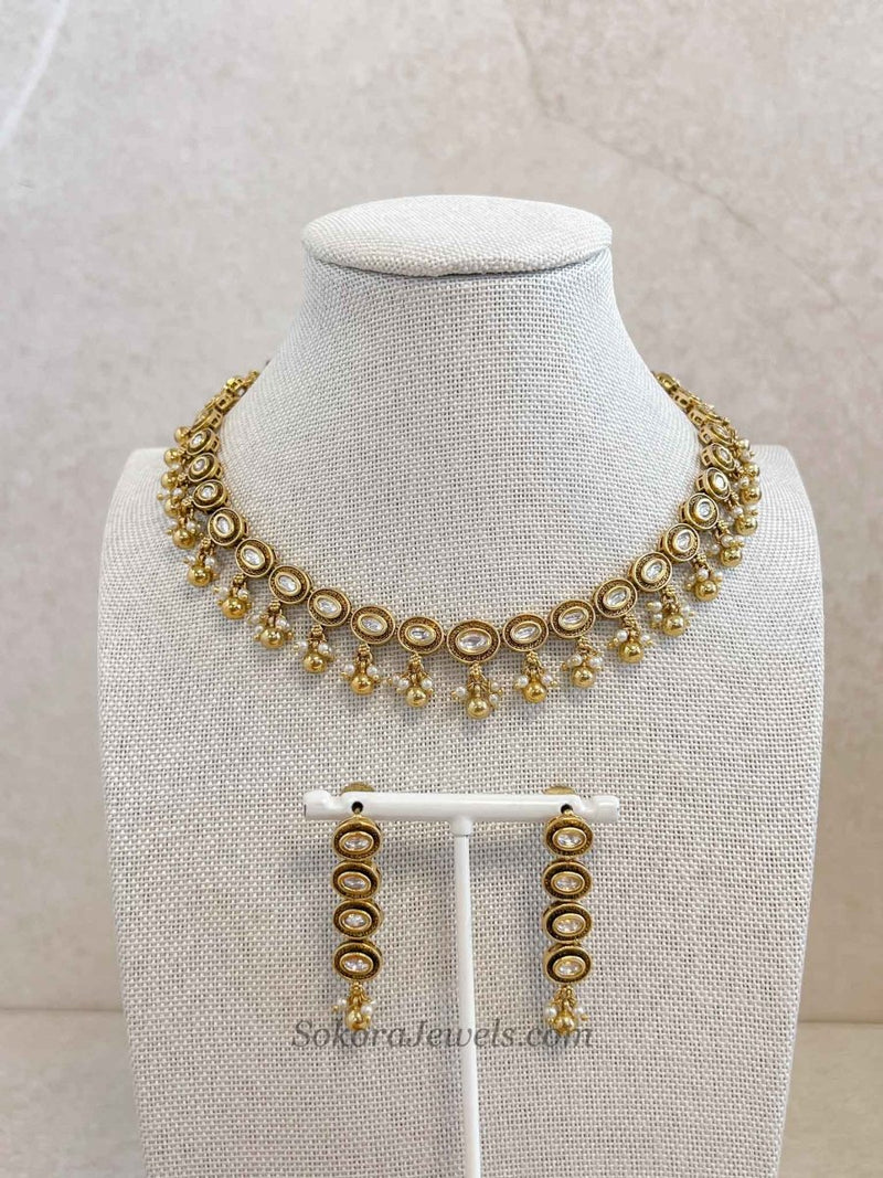 Jivi Small Kundan Necklace & Earring Set - SOKORA JEWELSJivi Small Kundan Necklace & Earring Set