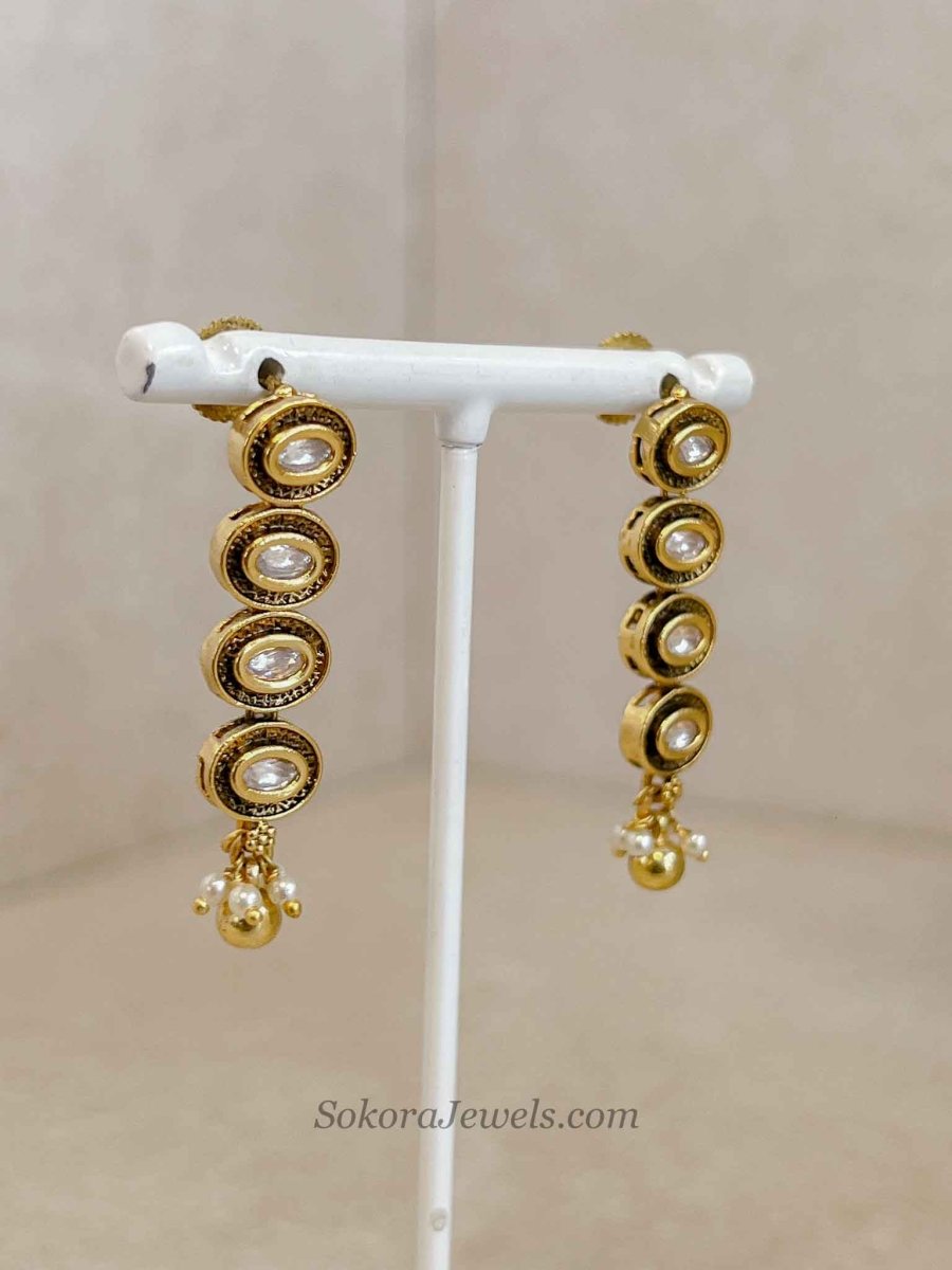 Jivi Small Kundan Necklace & Earring Set - SOKORA JEWELSJivi Small Kundan Necklace & Earring Set