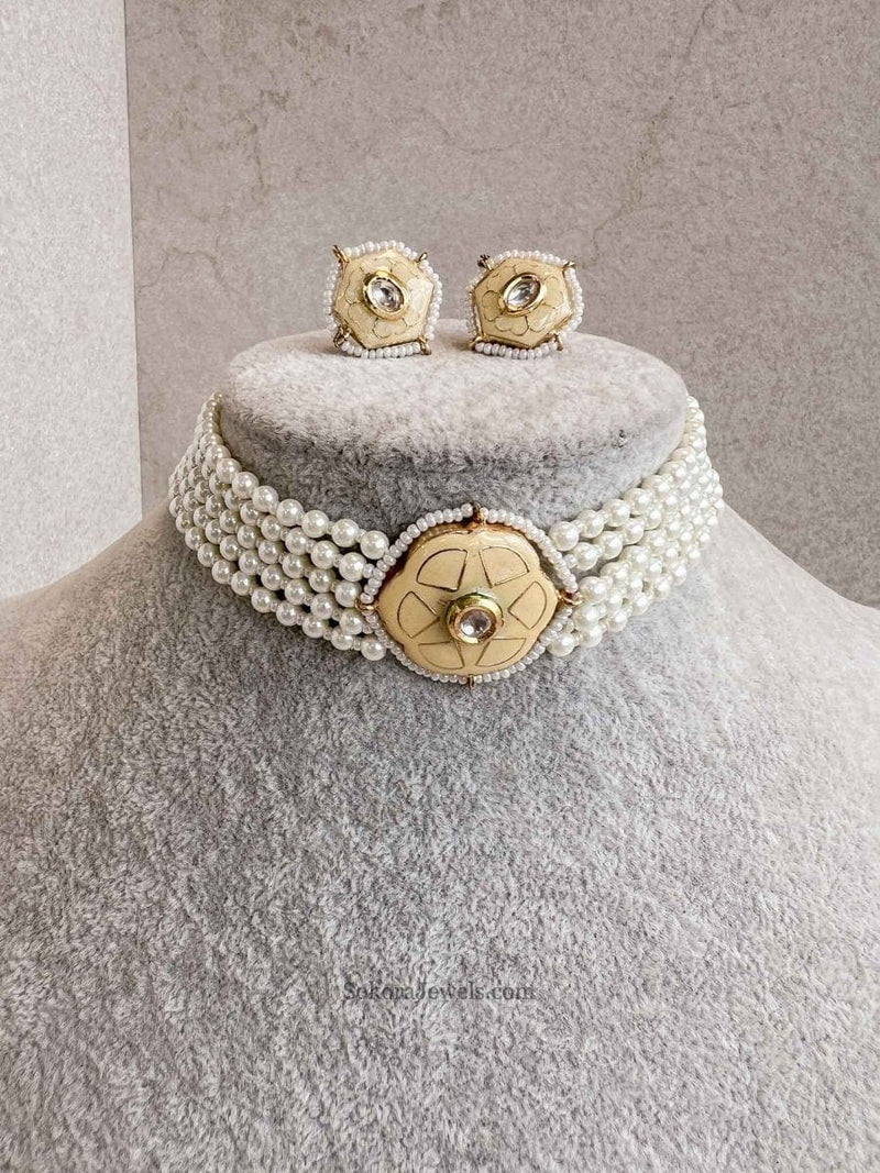 Kundan and Pearl Choker set - SOKORA JEWELSKundan and Pearl Choker setNECKLACE SETS