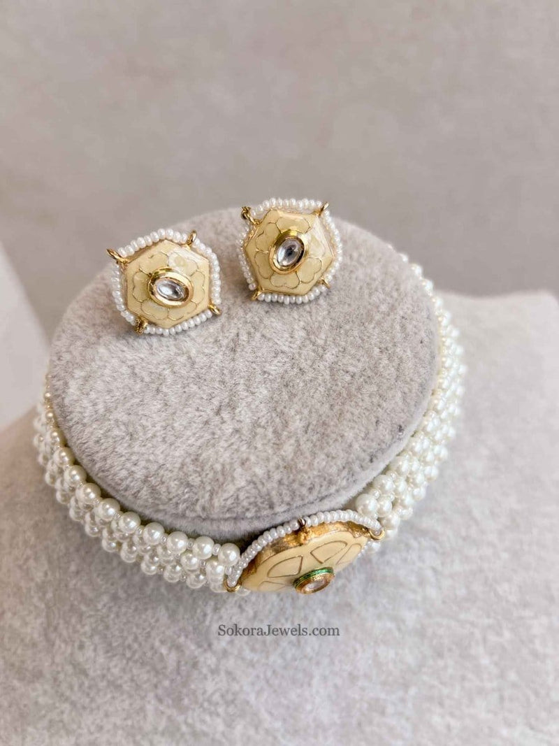 Kundan and Pearl Choker set - SOKORA JEWELSKundan and Pearl Choker setNECKLACE SETS