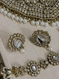 Kundan Bridal Choker set with Headband - SOKORA JEWELSKundan Bridal Choker set with Headband