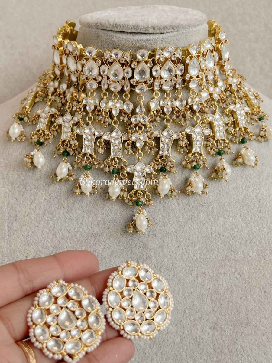 Kundan Choker with Stud Earrings - SOKORA JEWELSKundan Choker with Stud Earrings