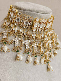 Kundan Choker with Stud Earrings - SOKORA JEWELSKundan Choker with Stud Earrings
