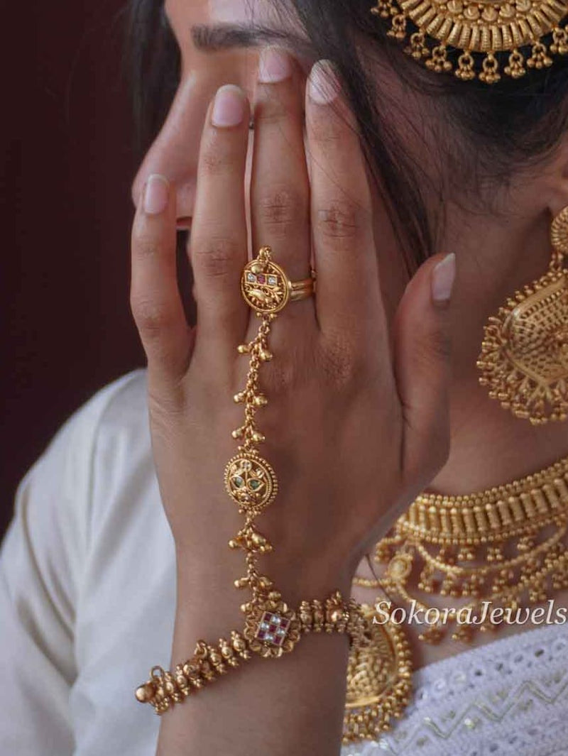 Kundan & Ghungroo Bead Hand Chain - SOKORA JEWELSKundan & Ghungroo Bead Hand Chain