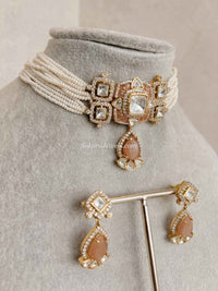 Kundan Peach Choker and Earring set - SOKORA JEWELSKundan Peach Choker and Earring set