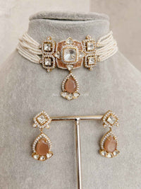 Kundan Peach Choker and Earring set - SOKORA JEWELSKundan Peach Choker and Earring set