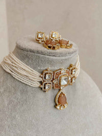 Kundan Peach Choker and Earring set - SOKORA JEWELSKundan Peach Choker and Earring set