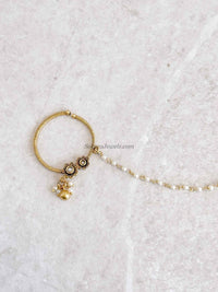 Medium Bridal Nath with Floral Kundan Detail - SOKORA JEWELSMedium Bridal Nath with Floral Kundan Detail