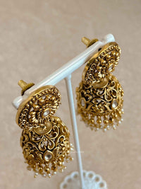 Medium Gold plated Kundan Jhumka Earrings - SOKORA JEWELSMedium Gold plated Kundan Jhumka Earrings