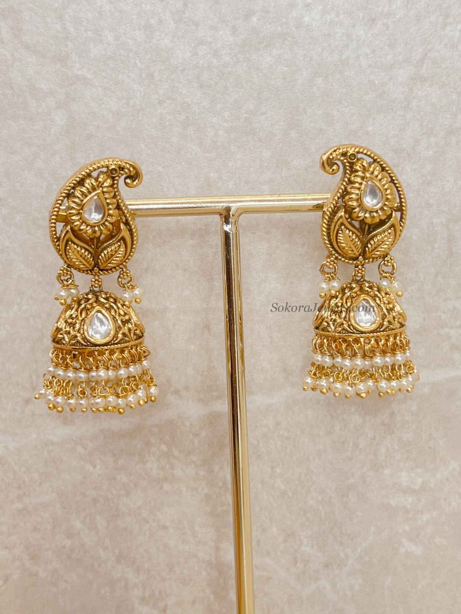 Medium Kundan & Gold Plated Jhumka Earrings - SOKORA JEWELSMedium Kundan & Gold Plated Jhumka Earrings