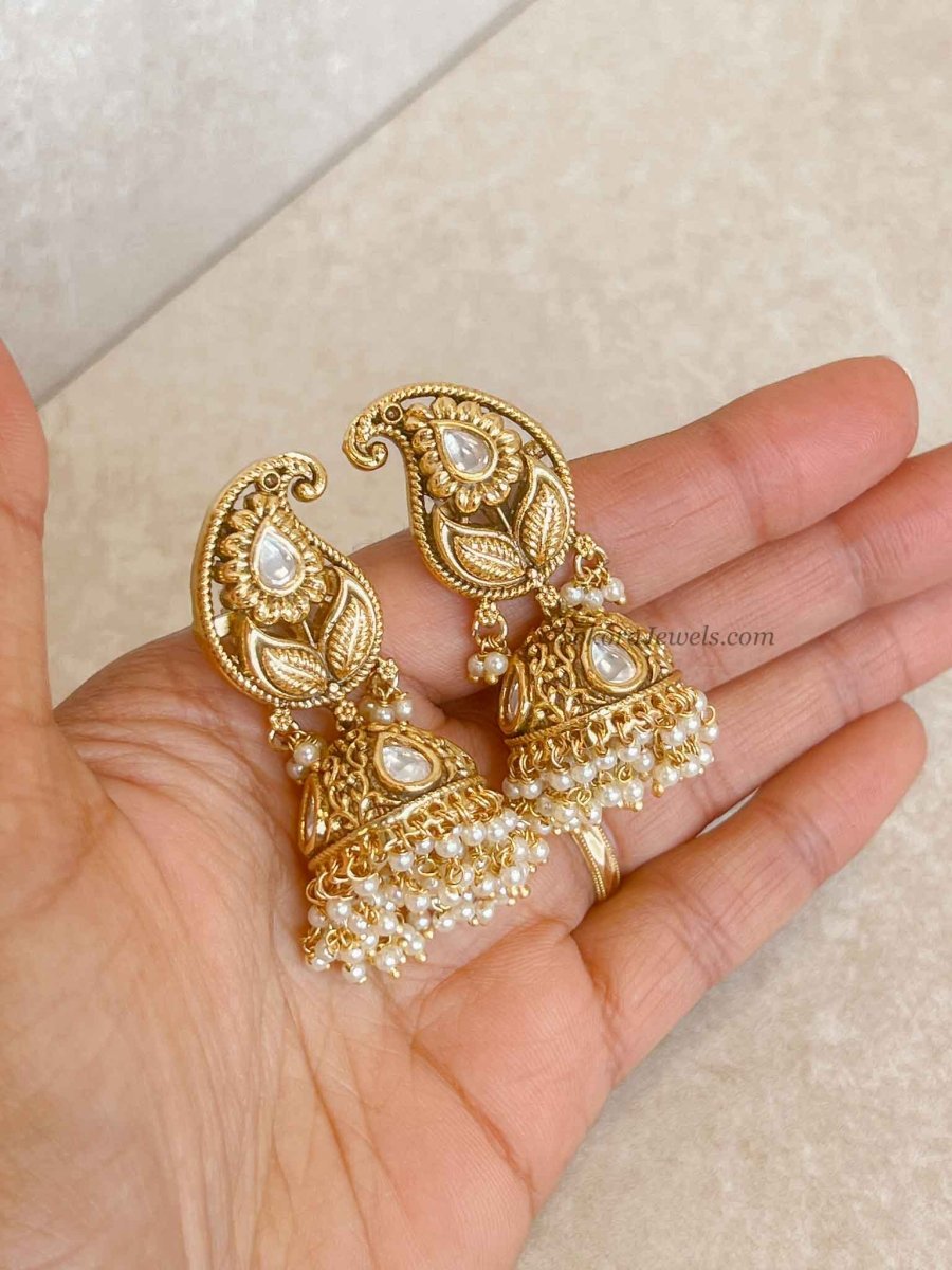 Medium Kundan & Gold Plated Jhumka Earrings - SOKORA JEWELSMedium Kundan & Gold Plated Jhumka Earrings