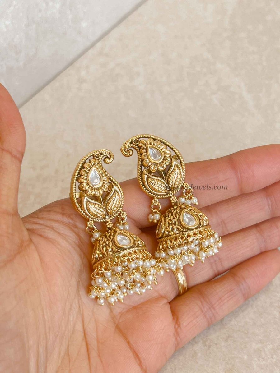Medium Kundan & Gold Plated Jhumka Earrings - SOKORA JEWELSMedium Kundan & Gold Plated Jhumka Earrings
